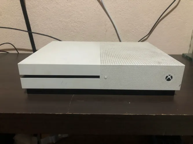 Xbox one S com fc26,gtaV,fifa23,Pes2021, e dois jogos discos