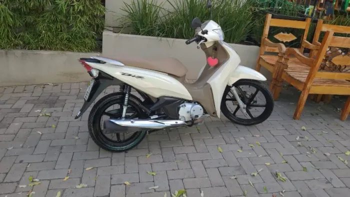 Honda Biz 125cc Branca + Banco Camarelo Injeção Eletrônica IPVA DOC PAGO