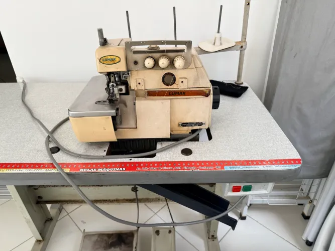 Máquina de costura overloque