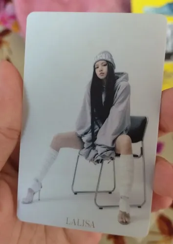 PHOTOCARD LALISA APPLE WOOD RARO (BLACKPINK)