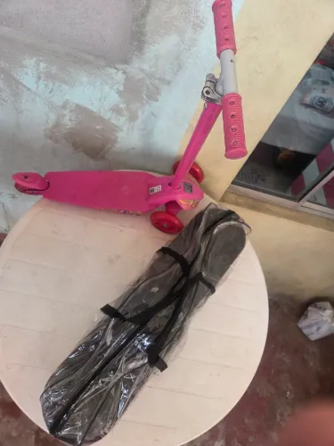 Kit skate + patinete....empoeirado mas em perfeito estado de conservação e funcionamento