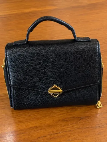 Bolsa preta transversal com alça regulável