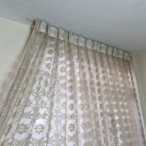 3 Cortinas de renda jacquard, renda clássica  2,70 altura X 1,60 largura  e  3m de largura