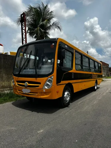 Ônibus 2011 - 60 Lugares