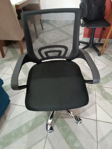 Cadeira escritório/gamer semi nova