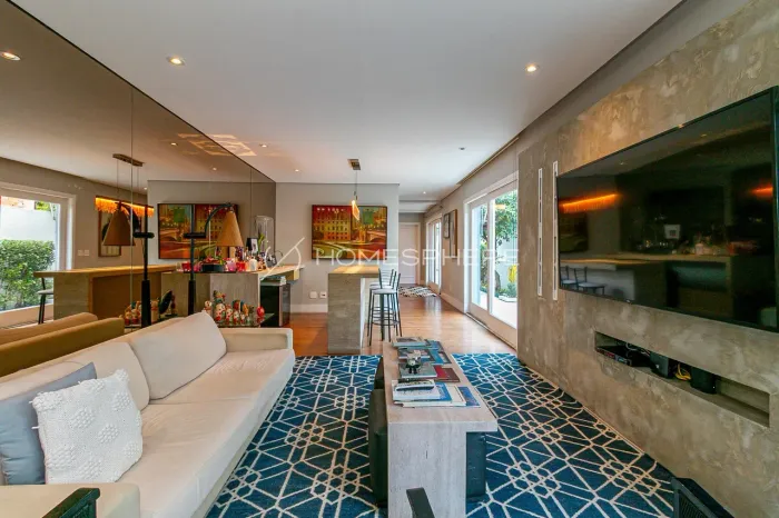 Casa à venda na Rua Grécia, Jardim Europa | 300 m² | 3 suítes | 2 vagas