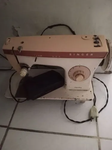 Máquina de costura Singer