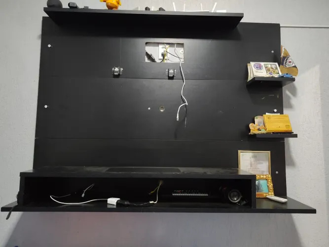 Painel preto para TV até 75 polegadas