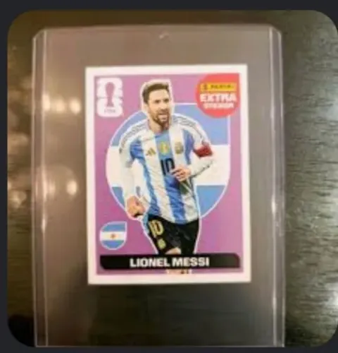 Figurinha do messi bordo troco pela legend do cristiano ronaldo 