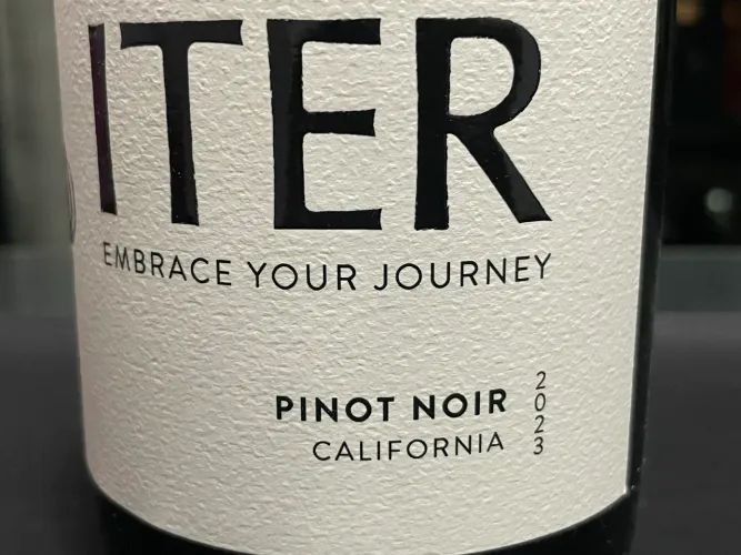 Vinho tinto Iter Pinot Noir 