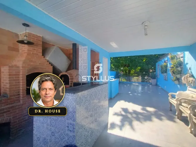 Casa Linear Espaçosa com Quintal, Terraço e Churrasqueira em Maria da Graça! M98M