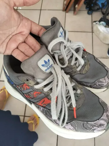 Tênis Adidas