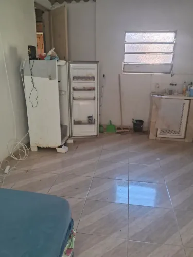 Alugo quarto no bairro Glória
