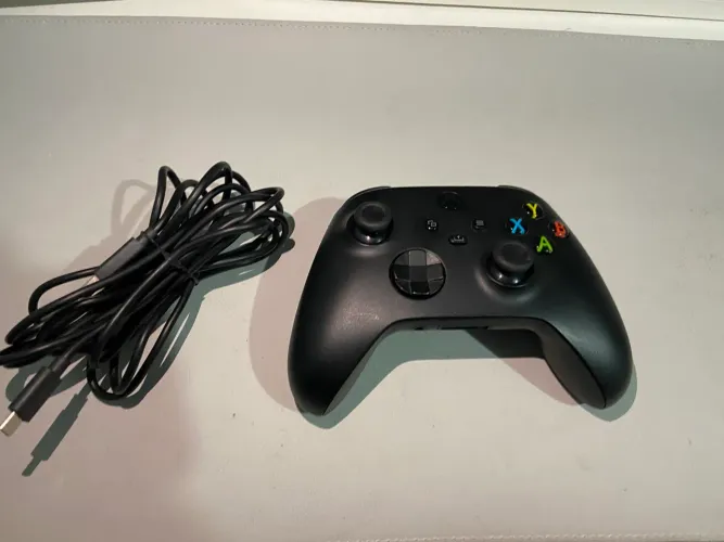 Controle Original XBox Séries X/S + Cabo USB C - Ótimo Estado