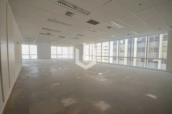 Andar corporativo para alugar na Avenida Paulista - 449m² com 12 vagas