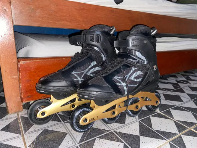 patins oxer in line fitness - preto e dourado