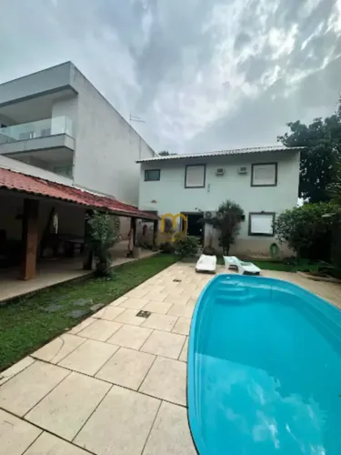 Casa com piscina e área gourmet a poucos minutos do Park Shopping, em Campo Grande.