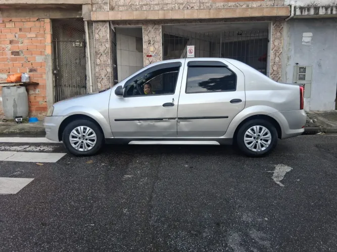 Renault Logan Authentique Hi-flex 1.0 16V 4P 2011