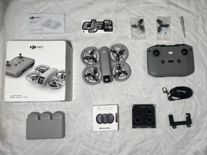 DJI NEO Fly More Combo