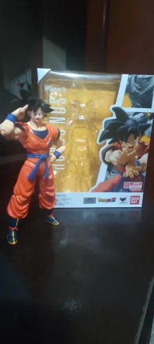 Action figure Goku Raised On Earth Shfiguarts