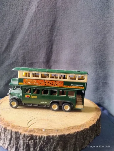 Miniatura do ônibus de Londres modelo antigo