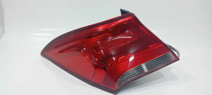 Lanterna Traseira Esquerda Gm Prisma 1.4 Lt 2019 52137180 Esquerdo/motorista Vermelha