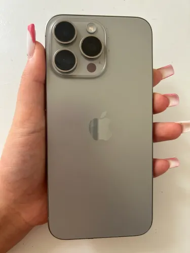 iPhone 15 Pro Max Prata 