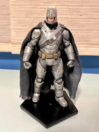 Estátua Armored Batman 1/10 Iron Studios