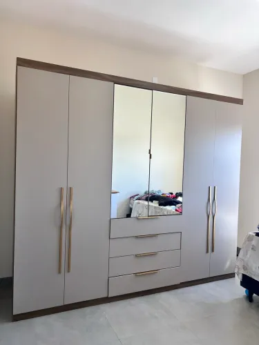 Guarda roupa casal com 4 meses de uso apenas 