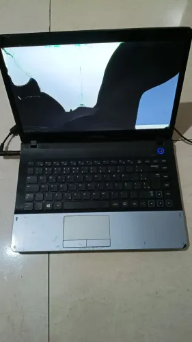 Notebook Samsung NP300E4C 15.6"Para Peças Tela Quebrada Ideal para Técnico