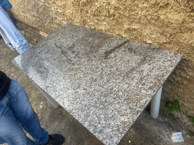 Vendo mesa de pedra