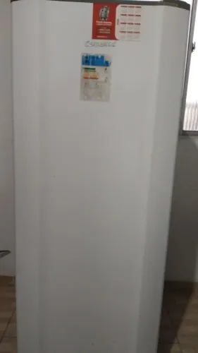 Vende-se geladeira 700 reais