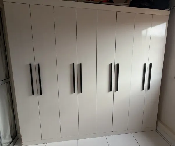 Guarda roupas 8 portas e 2 gavetas