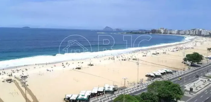 Copacabana -  Posto 3,  Apartamento com 80m², 2 quartos 1 suíte- Vista Panorâmica