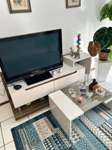Vendo conjunto Rack e Mesa de Centro