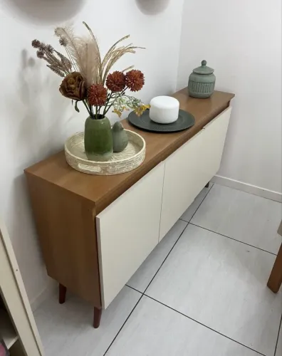 Aparador bege e freijó