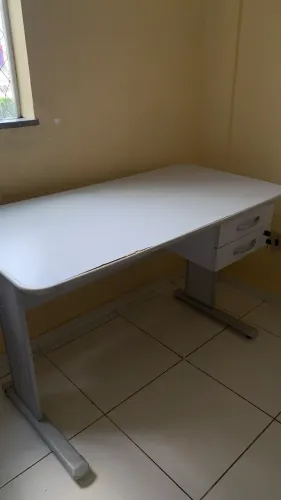 MESA ESCRITÓRIO 1,20×0,60 COM GAVETAS - COR CINZA
