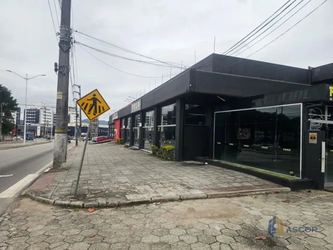 GALPÃO COMERCIAL PARA LOCAÇÃO NA AVENIDA IVO SILVEIRA - FLORIANÓPOLIS