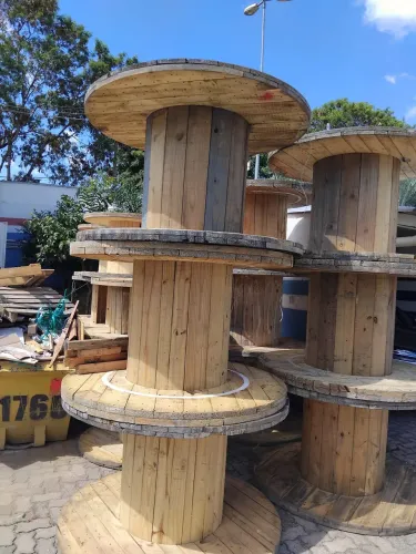 Vende Se bobinas pra fazer de mesa 