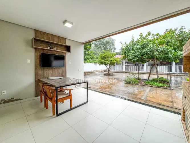 Casa Térrea Alto Padrão em Condomínio com 3 Suítes