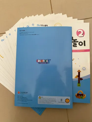 Livros coreano com exercícios e ilustrativo