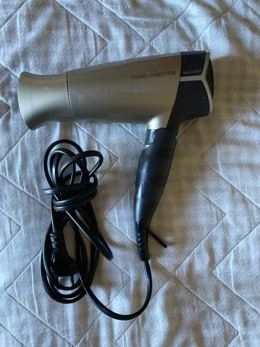 Secador de cabelo com defeito