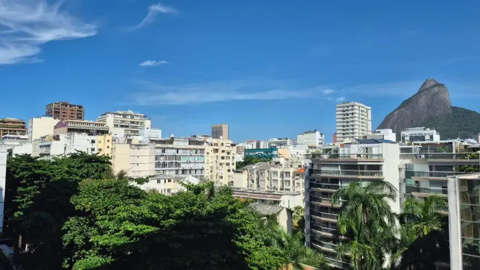 Apartamento para aluguel tem 80 metros quadrados com 2 quartos