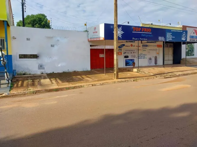 Sala comercial c/ 600m² no Aureny III