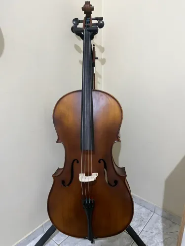 Violoncelo chinês de oficina