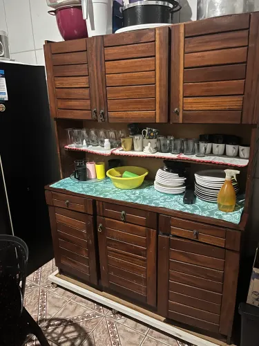 Armário de cozinha de madeira