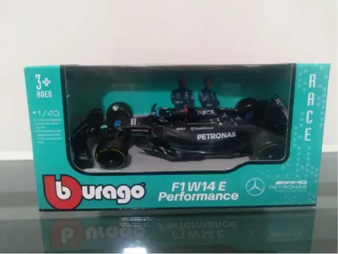 Miniatura F1 Bburago Mercedes W14 E Performance #63 George Russell - Escala: 1/43