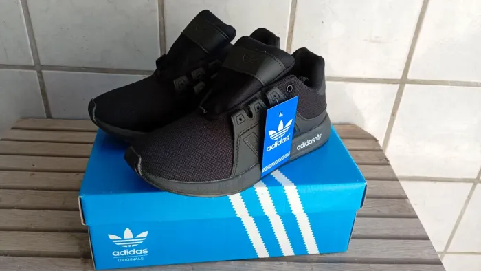 Estilo Adidas Preto-Primeira Linha
