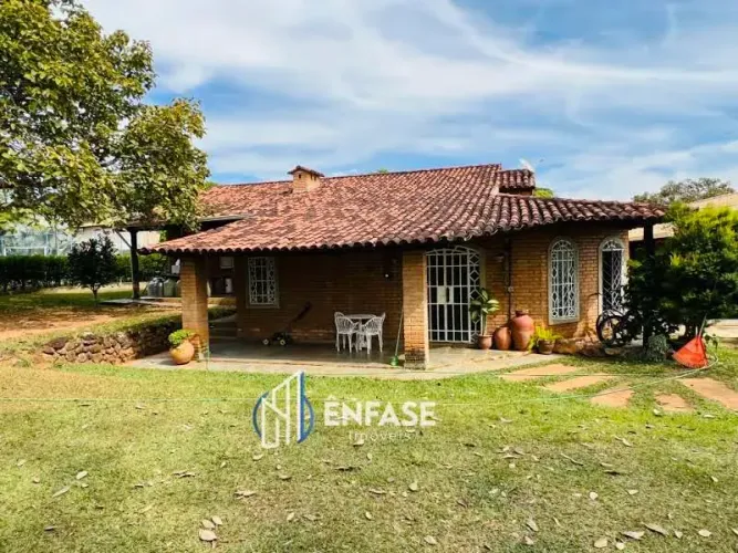 Casa com 05 quartos sendo 01 suíte no Condomínio Fazenda do Solar