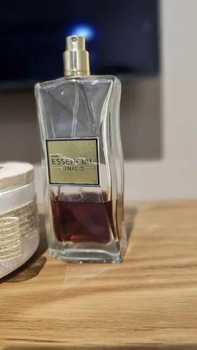 Perfume Natura Essencial Único feminino com aproximadamente 25 ml
